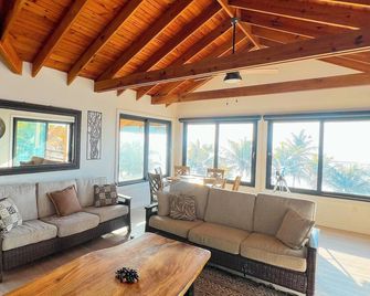 Curacion Beach Resort - Coxen Hole - Vardagsrum