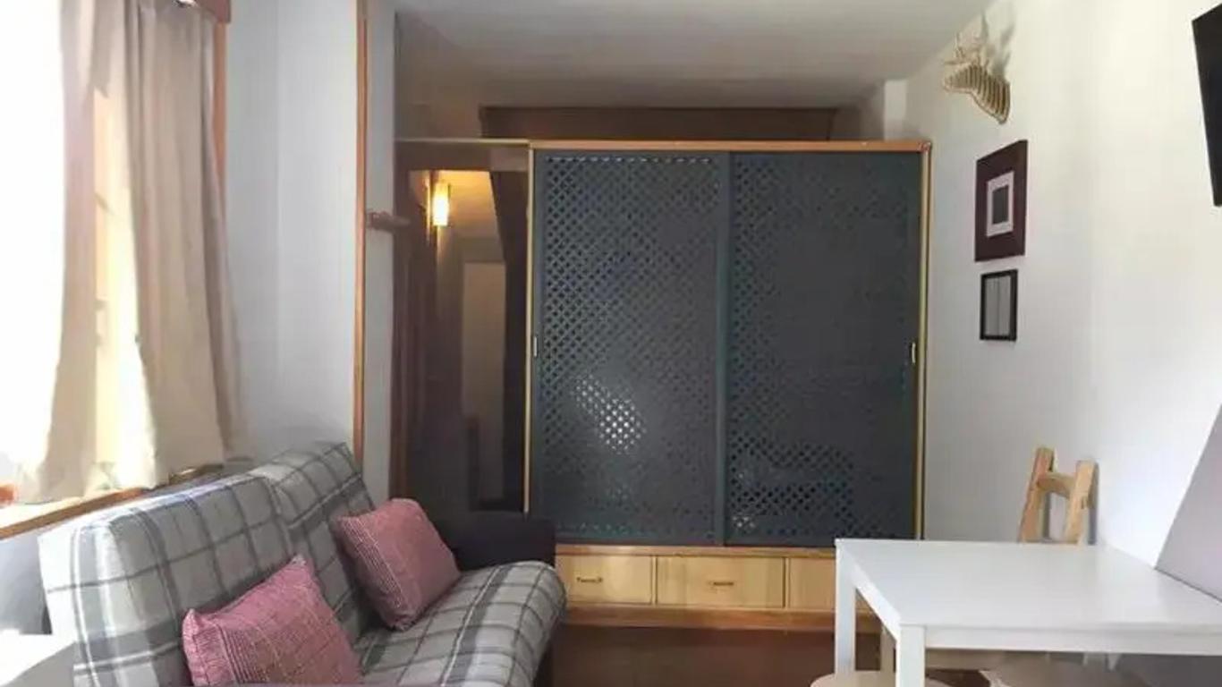 Apartamentos Las Tuyas 3000