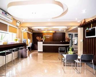 Puangpech Place - Lampang - Front desk