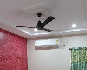 Sri venkateswara hotel - Bhadrāchalam - Bedroom