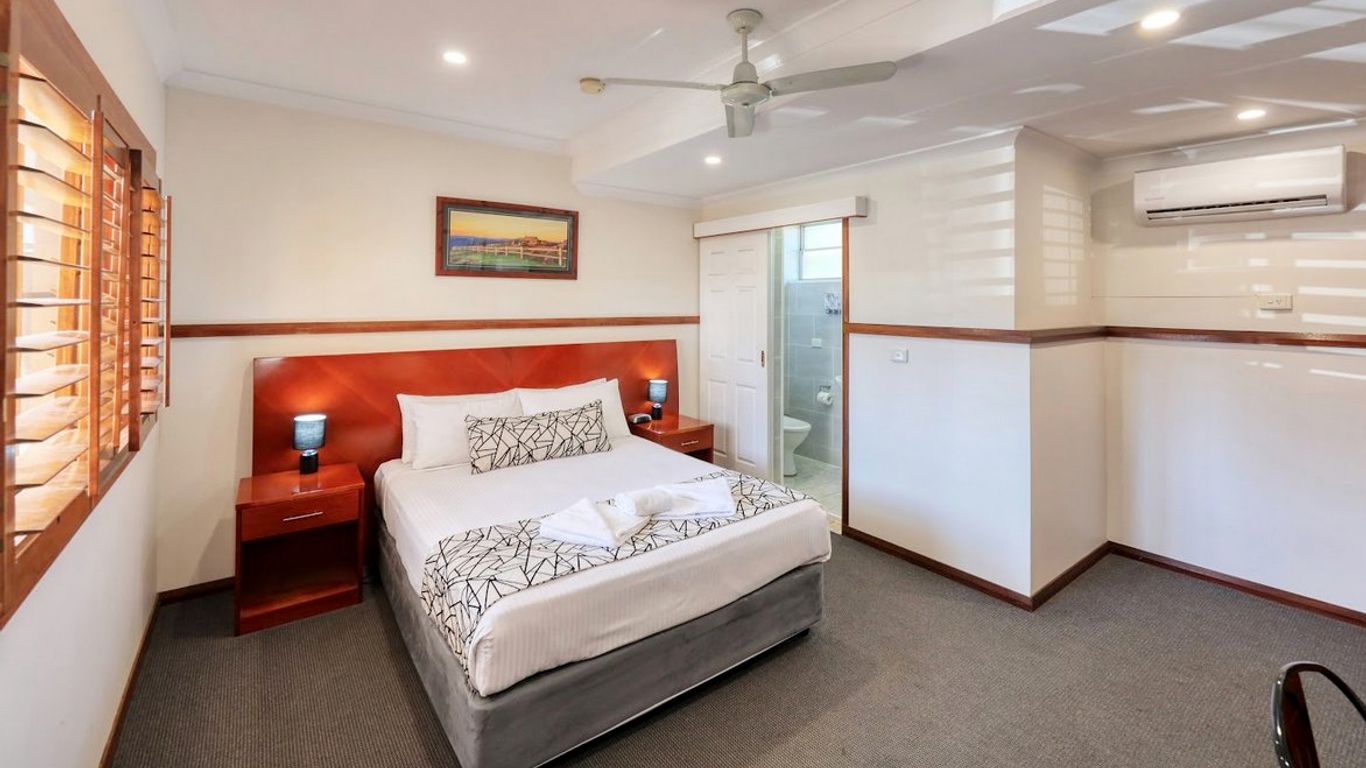 Across Country Motor Inn