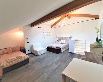 Agriturismo Podere Nigriano - Salò - Bedroom