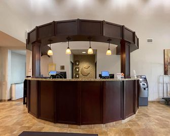 Comfort Suites Altoona North - Altoona - Front desk