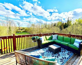 Waterfront cottage with games room on Lake Cecebe - Magnetawan - Balcony