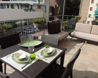 Luxury Apartment Located 500 Metres From Historic Centre And Railway Station - Varese - Balkon