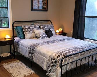 Casa del Lago Proctor, TX near Promontory Park - Comanche - Bedroom