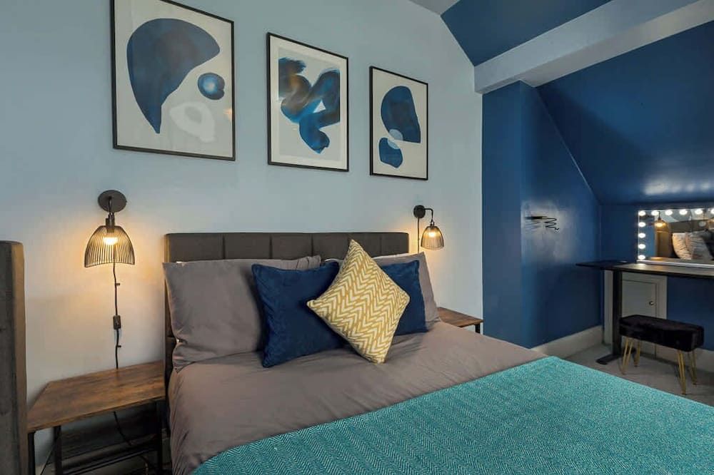 Modern Cozy Retreat-Family-Friendly-Near - Sheffield - Bedroom