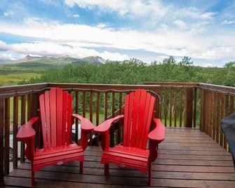 Sleeps 32 - 5 mins. from Waterton - Whole House - Waterton - Balkon