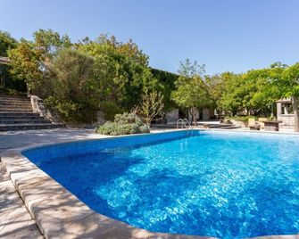 Boutique Rooms by Nono Ban - Gornji Humac - Piscina