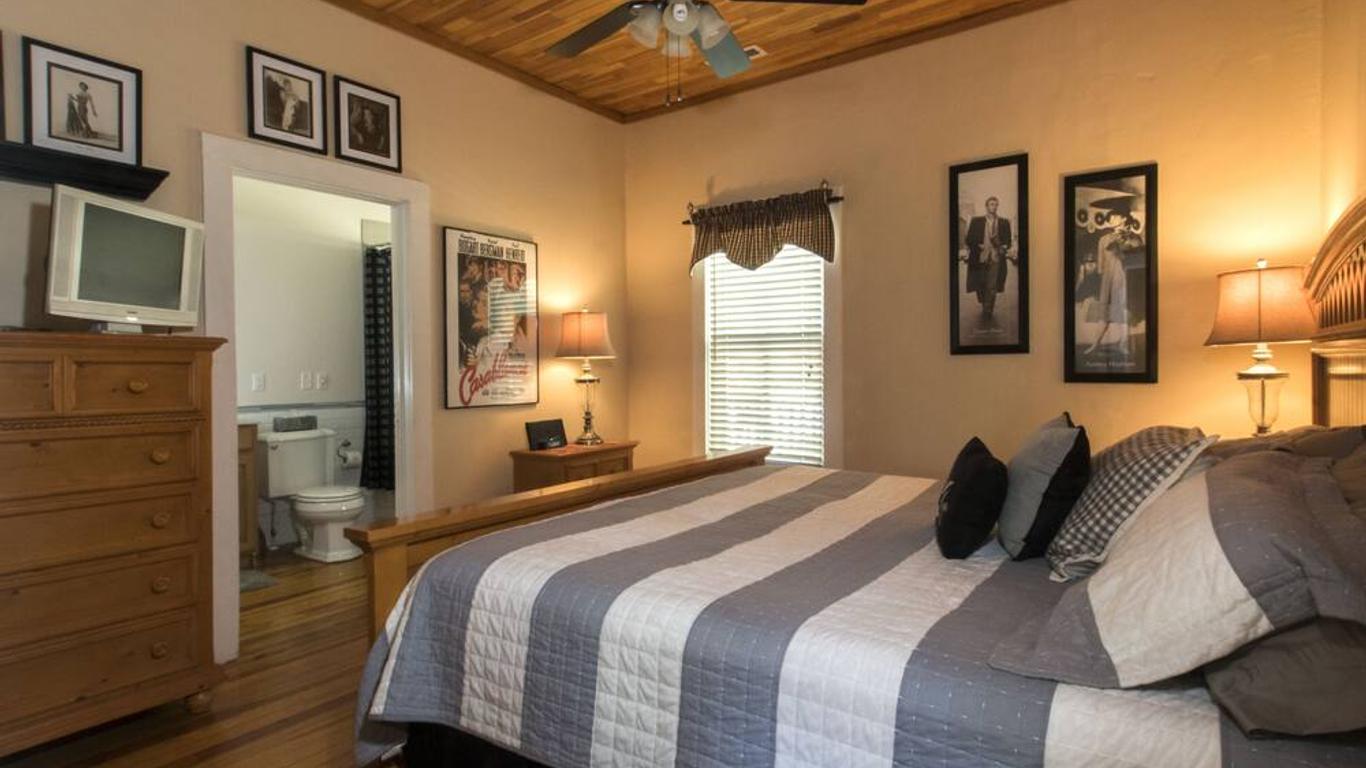 Calhoun House Inn & Suites
