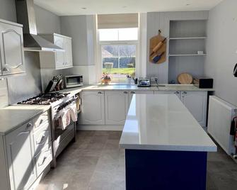 Feith Mhor Lodge-a perfect place to unwind, relax or indulge in a Highland break - Carrbridge - Kitchen