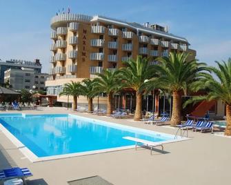 Hotel Maxim's - Tortoreto - Pool