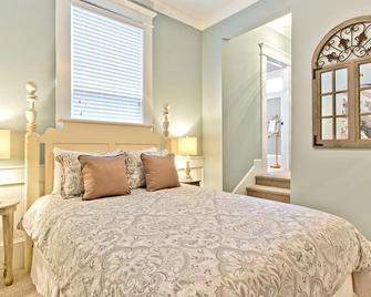 Park View | Historic Home, Across From Forsyth Park - Savannah - Bedroom