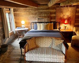 Coulter Farmstead - Washington - Спальня