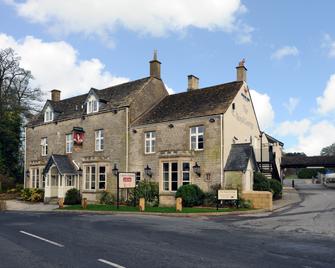 The Royal George Birdlip by Greene King Inns - Gloucester - Building