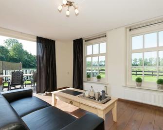 Holiday home on former island Wieringen - Wieringerwerf - Sala de estar
