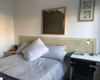 Station Approach - Solihull - Bedroom