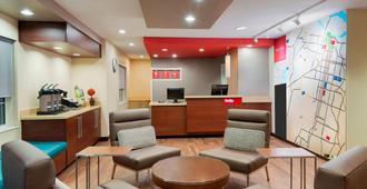 TownePlace Suites by Marriott Savannah Midtown - Savannah - Lobby