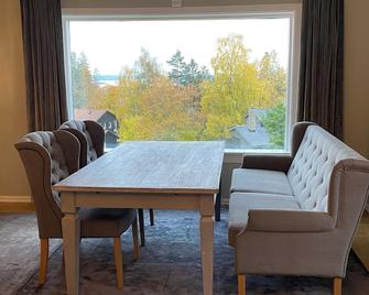 Idyllic and peaceful surroundings on the sunny side of Holmenkollen. - Oslo - Sala de jantar