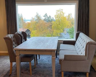 Idyllic and peaceful surroundings on the sunny side of Holmenkollen. - אוסלו - חדר אוכל