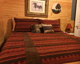 Lovely private cabin located in the country - ask us about family reunions also - Castor - Habitación