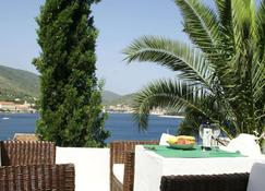 Rustic Apartment in Vis with sea view - Vis - Patio