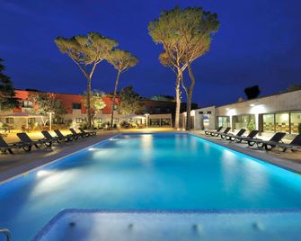 Salles Hotel Aeroport de Girona - Riudellots de La Selva - Piscina