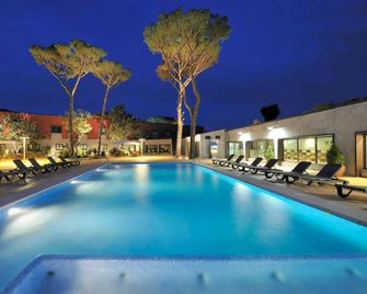 Salles Hotel Aeroport de Girona - Riudellots de La Selva - Piscine