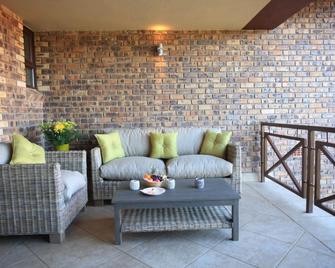 Schneiders Boutique Hotel - White River - Living room