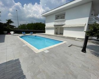 White House - Lainate - Pool