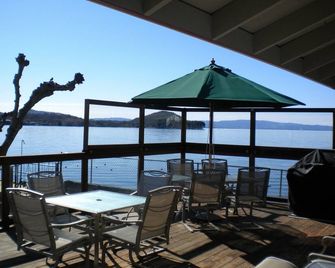 Lake Front Home, with Private Boat Launch, Beach, Pet Friendly - Glenhaven - Balcony