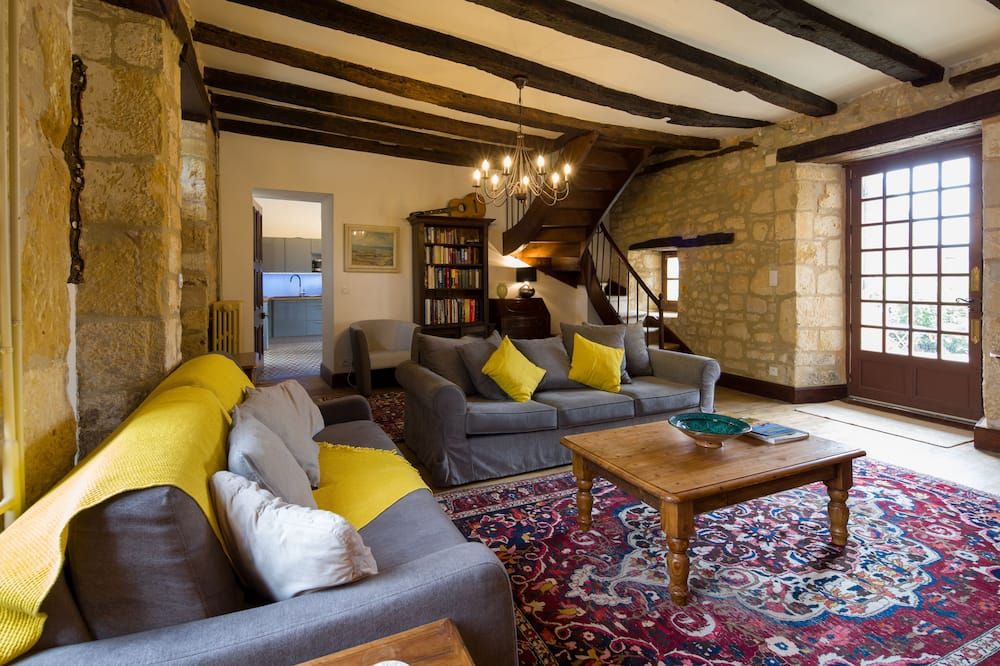 In the heart of Domme, a charming house with garden and jacuzzi - Domme - Wohnzimmer