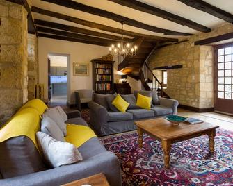 In the heart of Domme, a charming house with garden and jacuzzi - Domme - Living room