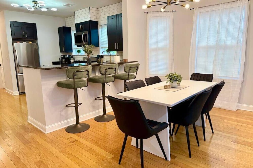 Stay in Lowell - 3 bedroom with master suite