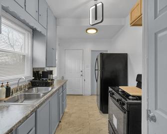 Cozy 1 Bd Apt - Near Park and Niagara Falls - Buffalo - Keuken