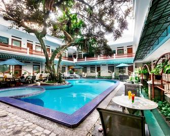 Sahira Butik Hotel - Bogor - Pool