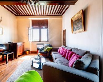 Village house, in the heart of Grignan, with private pool - Grignan - Вітальня