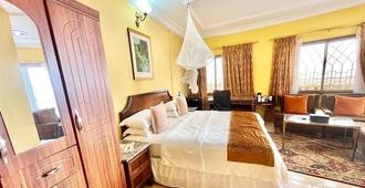 Seaside Suites and Hotel Room #101 - Freetown - Bedroom