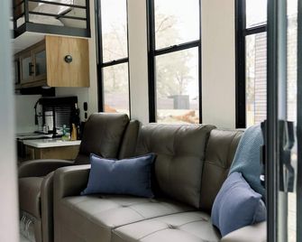 Timberwolf Mobile Unit #4 - Fredericktown - Living room