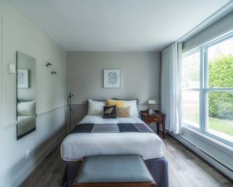 Hotel Cap Aux Pierres - L'Isle-aux-Coudres - Bedroom