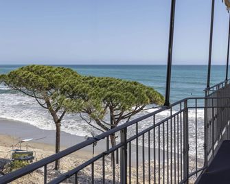 B&b Hotel Diano Marina Palace - Diano Marina - Balcón