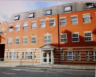 1 Bed apartment in Luton Town Centre - Milton Keynes - Building