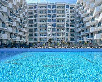 Alezzi Infinity Aparthotel & Spa - Năvodari - Pool