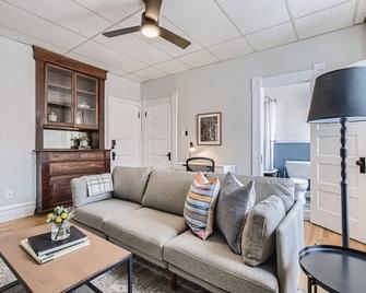 Cloud by Modern Midstay - 1 Block to City Park #C5 - Denver - Living room
