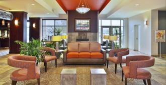 Holiday Inn & Suites Green Bay Stadium, An IHG Hotel - Green Bay - Lobby