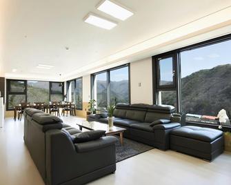 나봄리조트 - 무주 - 거실