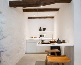 Monastery Estate Guesthouse - Sougia - Kitchen