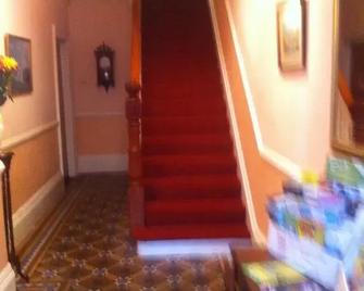 Viking Guest House - Bridlington - Trappen