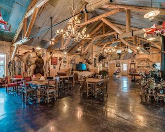Stagecoach Exchange Cabin - Alpine Falls Ranch - Superior - Restaurant