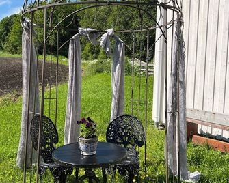 Segelsund Boutique Gjestehus - Fosslandsosen - Patio